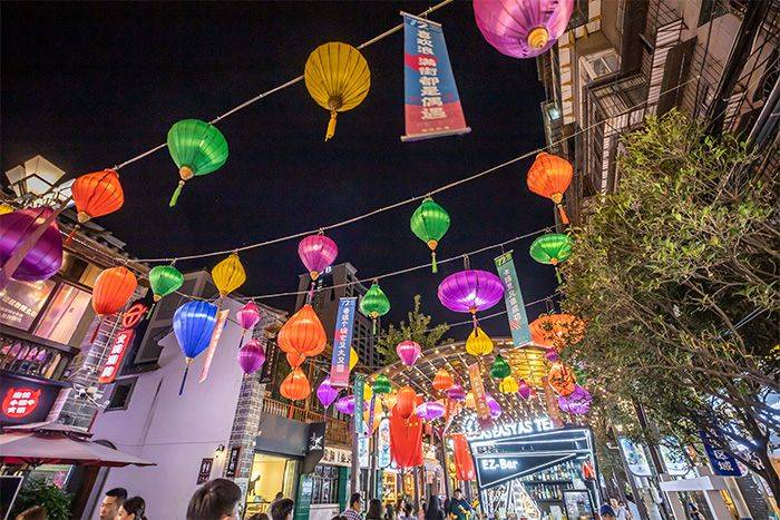 山東濟南夜景照明工程,樓體樓宇亮化工程,LED發(fā)光標識工程,夜景景觀照明工程,夜景泛光照明,LED照明,LED發(fā)光字工程,亮化工程,LED外露發(fā)光字